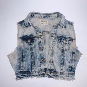 Blue notes | Distressed Cropped Jean Vest
